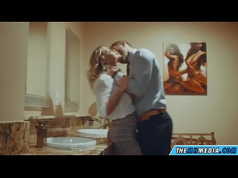 ❤️ Nalika pirang semok seduces sampeyan ing toilet umum ❤️ Saru rusia ing pornojv.camasexys.top ❌️❤